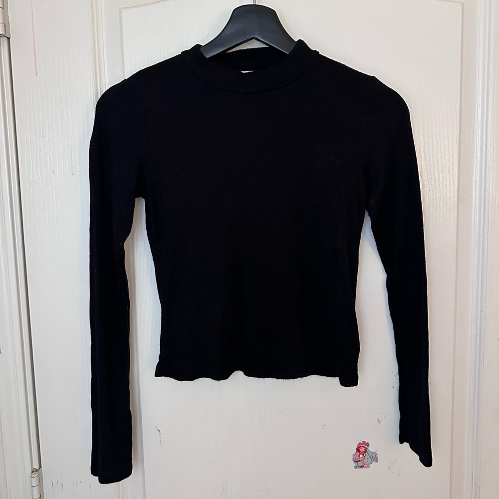 Ribbed long sleeve crop top